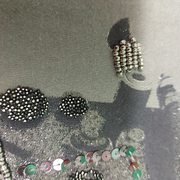 Garcia Jeans Top with Movie Camera Beaded & Sequin Decal 🚨 Sizing 🚨 - Picture 6 of 9